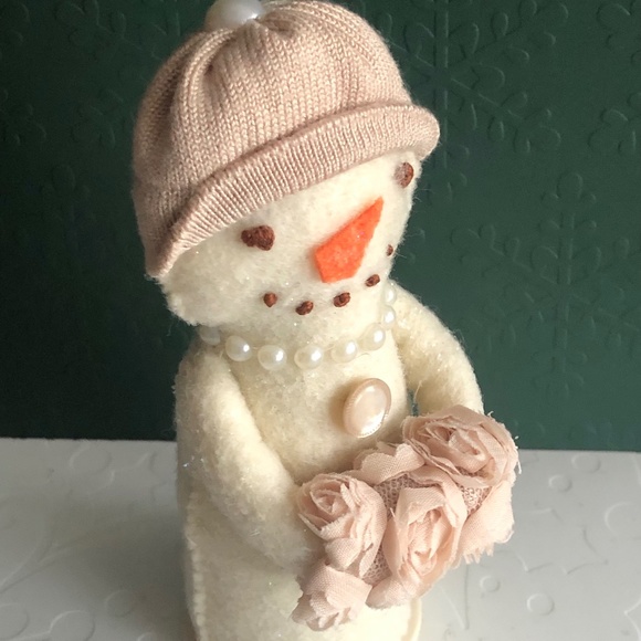 Snowman woman felt Art Doll with Muff hand-sewn
Handmade - Picture 3 of 6